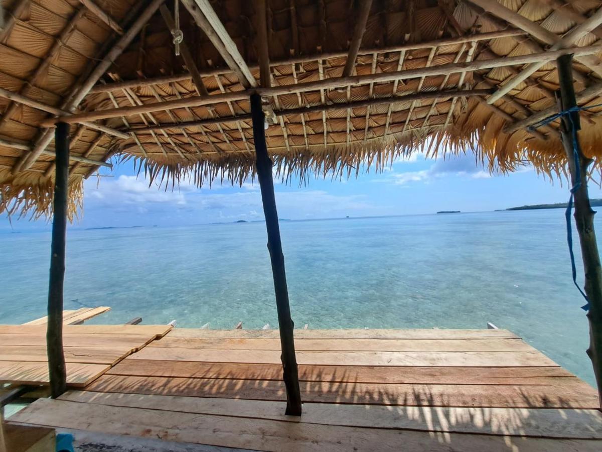 Coco Huts Guest House Waisai Exterior photo