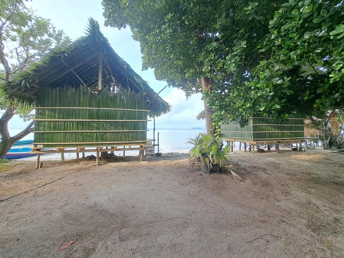 Coco Huts Guest House Waisai Exterior photo