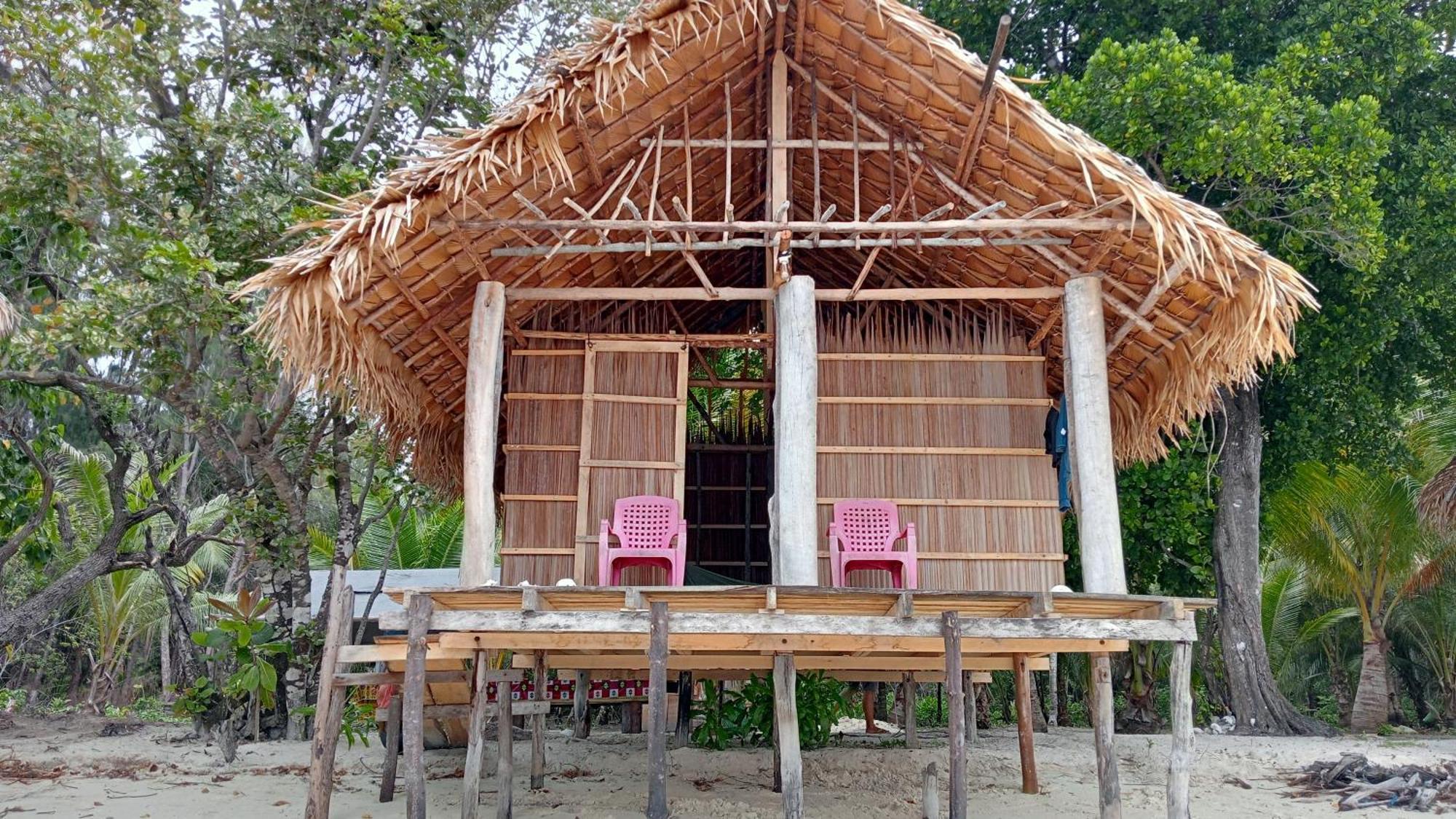 Coco Huts Guest House Waisai Room photo
